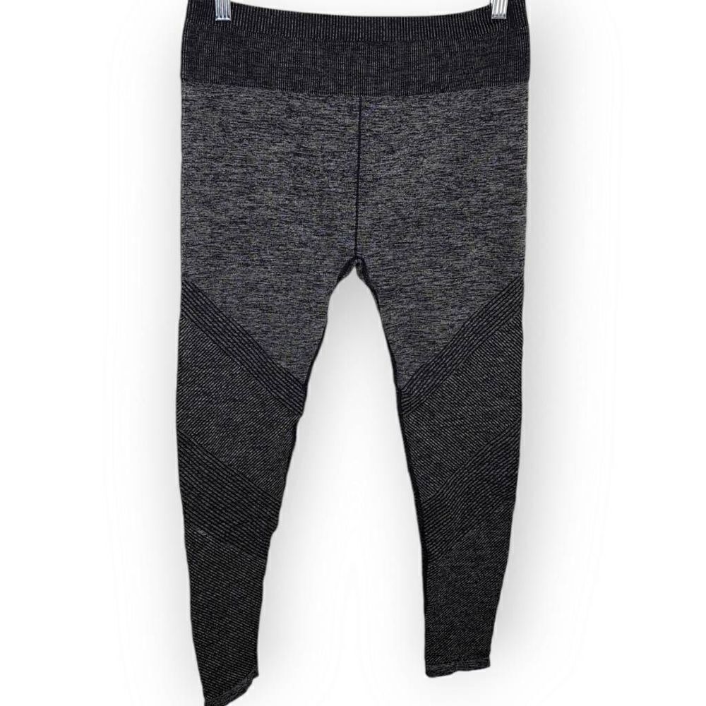 Fabletics Black and Gray Crop Legging size Medium